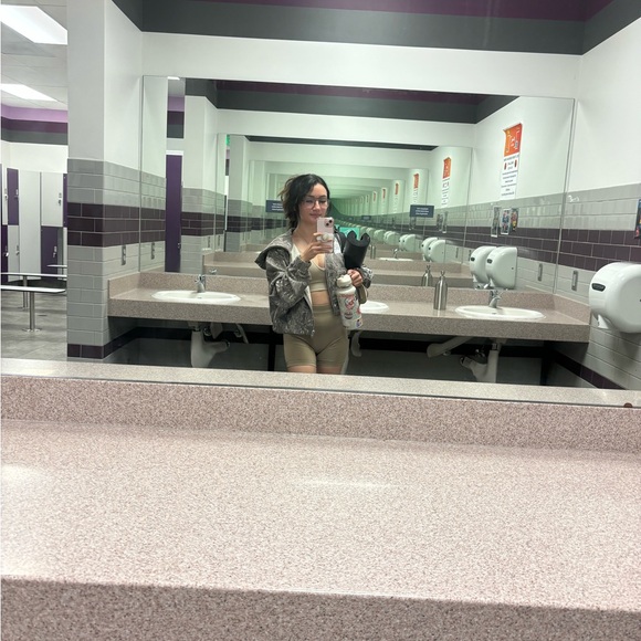 Meet your Posher, Nike - Picture 1 of 1